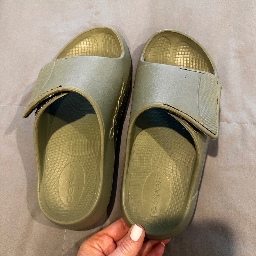 OOFAS beach rubber sandals